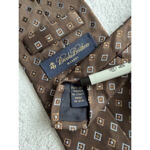 Brooks Brothers Makers	Brown Geometric Jacquard Italian	100% Silk Tie USA Wide